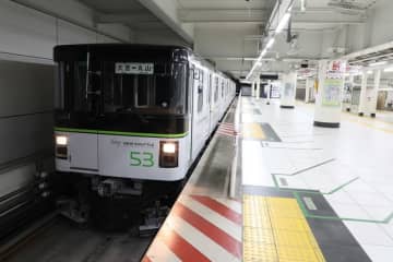 ニューシャトル初の夜行ツアー開催！ 引退間際の1050系で「ミッドナイトいな号」特別ルートで運行！