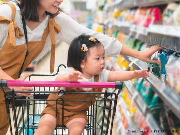 弁護士が解説！　親子で買い物中、子供が商品を触ってしまったら…？