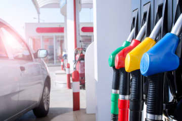 ガソリンスタンドで絶対やってはいけない『6つの行動』　間違えて軽油を入れるとどうなるの？