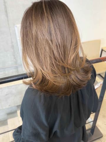 【50代の若見えヘア】この立体感がカギ！ 普通ボブから「レイヤーボブ」で即垢抜け♡
