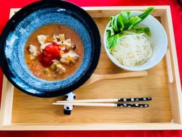 超簡単！暑くて、辛いのが食べたくなったら、エスニック系グリーンカレートマトでつけたれ素麺
