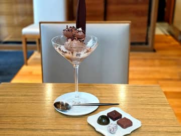 カカオを楽しむ浜町『nel CRAFT CHOCOLATE TOKYO』のチョコレートパフェとかき氷〜黒猫スイーツ散歩 日本橋編5〜