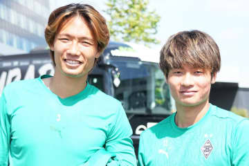 アヤックス移籍の日本代表DF板倉滉、古巣ボルシアMGでの“お別れハグ＆福田師王への言葉”に涙！｢ありがとう！｣｢さようなら！｣｢街に来たら飲みに来て｣