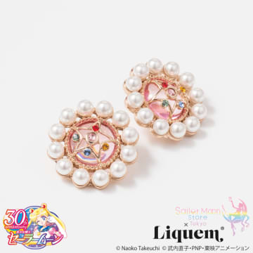 「セーラームーン」ムーンプリズムパワーメイクアップ！ 変身ブローチやセレニティドレスのコラボアクセサリー再販決定♪