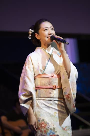【ライブレポート】羽山みずき、故郷・山形でデビュー10周年記念コンサート開催。集まった約1,000人のファンに感涙