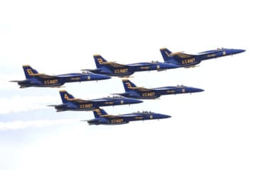 【2025現地レポ】ハワイ・カネオヘ航空ショー 行き方＆撮影ガイド｜ブルーエンジェルス・F-22・B-52が集結！