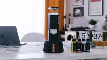 射出成形がおうちでできる！ 卓上サイズの射出成形機「SALTGATOR」