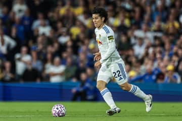 日本代表MFがチームの頭脳　ファン投票でPOTM…初のプレミアで躍動、英名門の象徴に