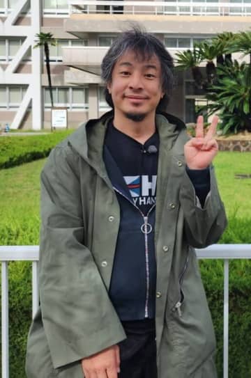 【賛否両論】ひろゆき「コンビニでなく役所に行きましょう」と持論。「門前払いされた後なのかもね」とネットで議論白熱