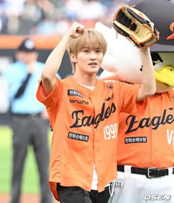 【PHOTO】NCT マーク、始球式に登場…爽やかな魅力をアピール