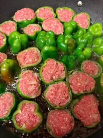 ピーマンの肉詰めは一口輪切りが食べやすいです！