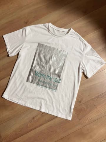 周りと差がつく！【SHEIN】シルバー箔押しTシャツ