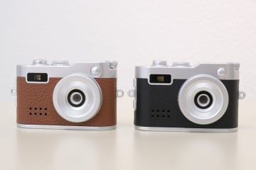 指でつまめる超小型！ 7千円台で買える液晶モニター付きのレトロなミニデジタルカメラ「Cookie」