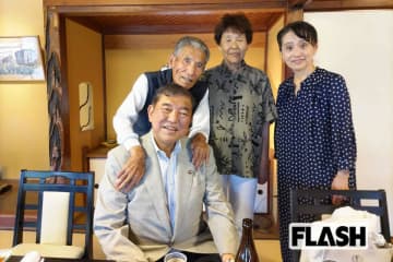 石破首相、SP付き車4台でイージス艦衝突事故の被害者遺族慰問「女房はいい女」勝浦で“のろけまくり”の夏休み