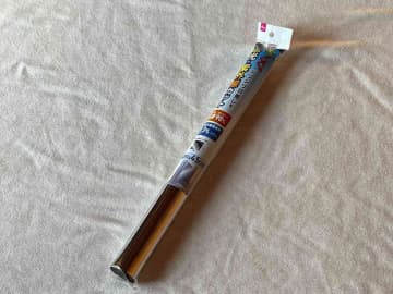 ダイソーの「遮光シート」で窓から入る紫外線をカット！好みのサイズにカットできて貼り付けも簡単！