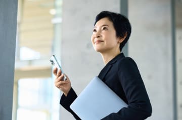 「高卒と大卒でこんなに違うなんて…」50代女性が知った同世代の給与格差、データが示す？転職「成功への道筋」とは