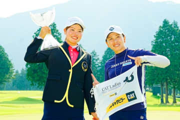 キャディからの圧とリーダーボードの勘違い　櫻井心那が涙の2年ぶりVを手繰り寄せたワケ