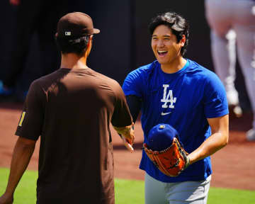 大谷翔平　前日対戦のダルビッシュ有と談笑　直接対決第2戦前に山本由伸、松井裕樹ら日本の豪華投手陣が集まる
