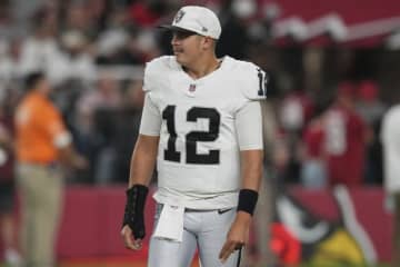 レイダースQBオコンネルが手首を骨折、6週間から8週間の離脱へ