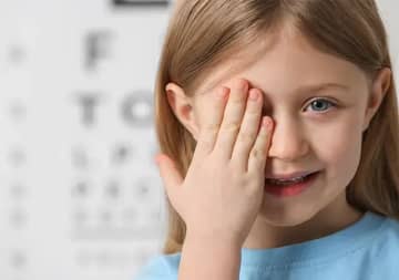 近視予防には太陽の下で遊ぶことが大事って本当？対策についていわみ眼科理事長岩見先生にお伺いしました