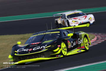ベテラン vs 若手の大激闘。GT参戦5戦目のCARGUYフェラーリが鈴鹿で逆転初勝利【GT300決勝レポート】