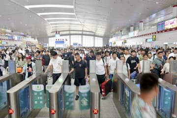 中国の「暑運」、鉄道旅客数8億人超す