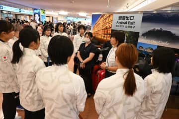＜レスリング＞U20世界選手権（ブルガリア）出場の女子チームが帰国