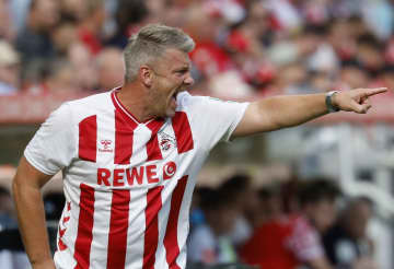 ケルンの監督がユニフォームを着て指示、佐野海舟のマインツに1-0勝利