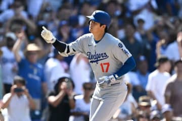45号豪快弾の直後…大谷翔平が伝えた1枚　宿敵から3連敗を阻止した24歳新人に“敬意”