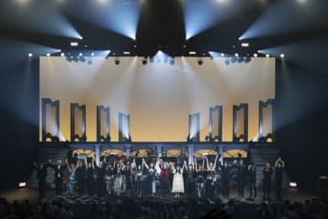 梶浦由記、ツアー最終公演にLiSAがサプライズ出演 劇場版「鬼滅の刃」主題歌「残酷な夜に輝け」をライヴ初披露
