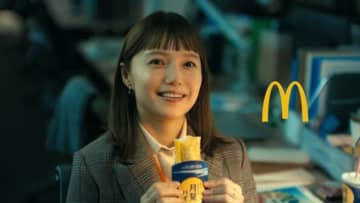 マクドナルド「月見」は9．3から！　宮崎あおい＆柳楽優弥が新作を頬張る新CMも公開