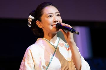 羽山みずき、故郷・山形でデビュー10周年記念コンサート開催！　集まった約1000人のファンの前で感涙