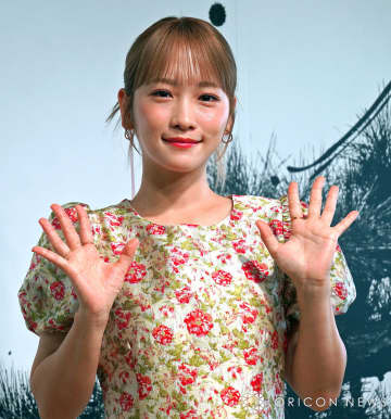 川栄李奈“らしさ全開”の写真集会見「私が全部詰まっている」　子育てのモットーは「自由に楽しく」