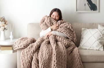 ふんわり手編みの新作ブランケット「moket」登場！タンスのゲンから