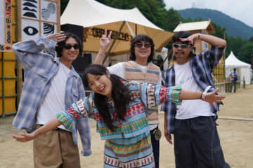 アジアのバンドはフジロックを目指す　「この光景が私の夢」、初出演した韓国のロックバンドは声を震わせた