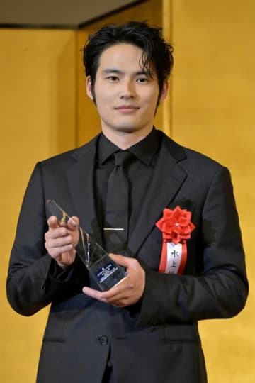 「なんでこんな事に…」水上恒司、まさかの姿にネット驚き「誰か分からない」「芸人さんより体張ってる」