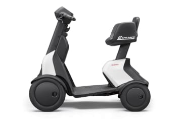 「ちょっと先」の外出をもっと楽しく。ダイハツが新歩行領域モビリティ「e-SNEAKER」を発売