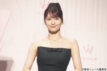 TWICE・MOMOが「Wonjungyo」発表会に登場♪“お守りコスメ”が贈られ喜ぶ