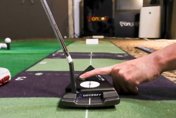 レーザーでパターのアライメントをチェック！練習器『プロレーザー』を常住充隆プロが徹底検証