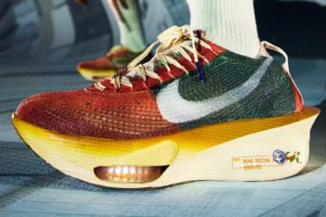 ナイキ“ヴィンテージ着想カラー”のランニングシューズ「ペガサス」「ボメロ」、レトロロゴ入りウェアも