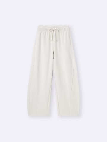 【GU】一気にシャレ見えする♡「バレルレッグパンツ」