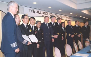＜あのころ＞国境越えて乗員スクラム　27年前の8月26日