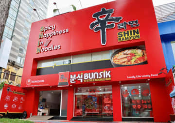 【韓国】農心、ホーチミンに即席麺の体験店舗［食品］