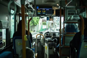 64歳男性 バス運転手を “暴行”『（降りる時に）運転手からお礼の言葉がなかった』と語りネットでコメント殺到「何でこの人はそんなに上から目線なの…？」「いや逆でしょ。お客さんの方がありがとうって言うんじゃないの？」