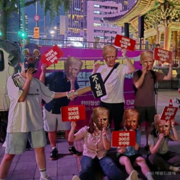 トランプ大統領に抗議、農民・進歩団体が集会…「ノー・トランプ！ ノー・キング！」＝韓国