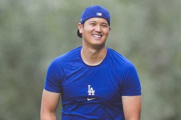 「夢のような瞬間」大谷翔平と世界的スターがハグ　試合前のベンチで広がった光景にファン興奮