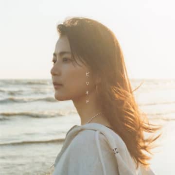 生田絵梨花、デジタル・シングル「ピリオド」のジャケット写真公開