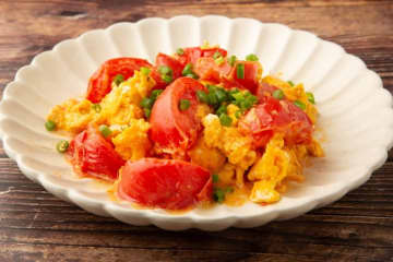 料理人・笠原将弘直伝『トマト卵炒め』が話題！プロの業でさらに美味しく作るコツ満載…主婦からも絶賛の声「自炊が捗る」「卵手前、心がけます」