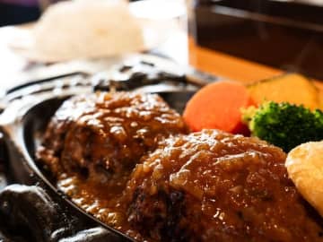 金融資産1650万円・34歳男性「食費が節約できて、家族との時間が充実」すかいらーく優待で外食
