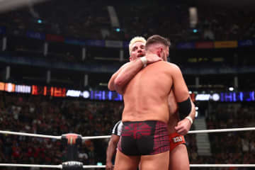【AEW x NJPW】英国レスリングの“粋”が凝縮された一夜。ザック、母国でマッギネスとの至高の技術戦を制しIWGP世界王座初防衛